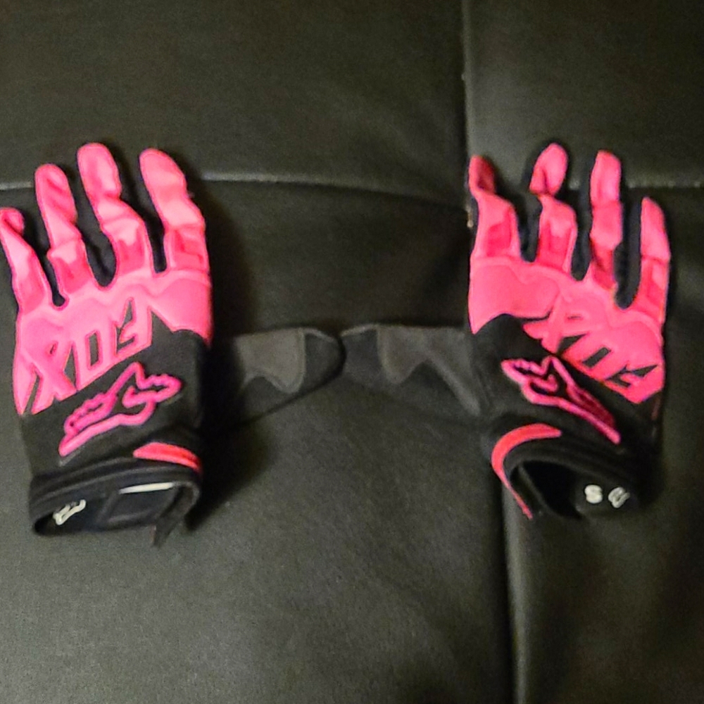 Riding gloves